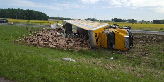 truck crash indiana ryder